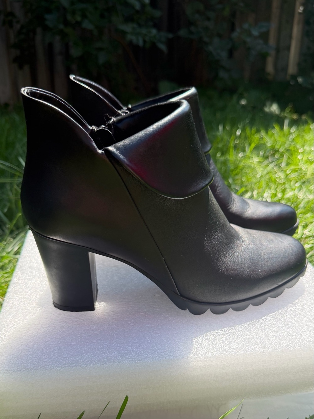 The FLEXX Black Leather Ankle Boots – Soft & Lightweight – Size 8 – Zip Closure